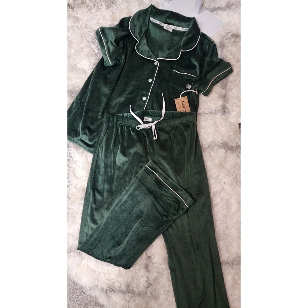 Born Green Velour Pajama Set Short Sleeve Collared Button Accent Women's M